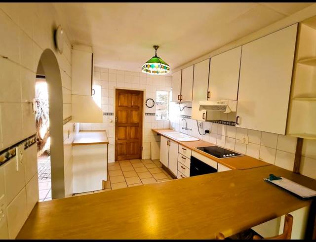 2 BEDROOM TOWNHOUSE FOR SALE IN DIE HOEWES